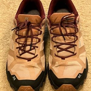 On cloud Venture waterproof trail sneakers, Women’s size 9.5